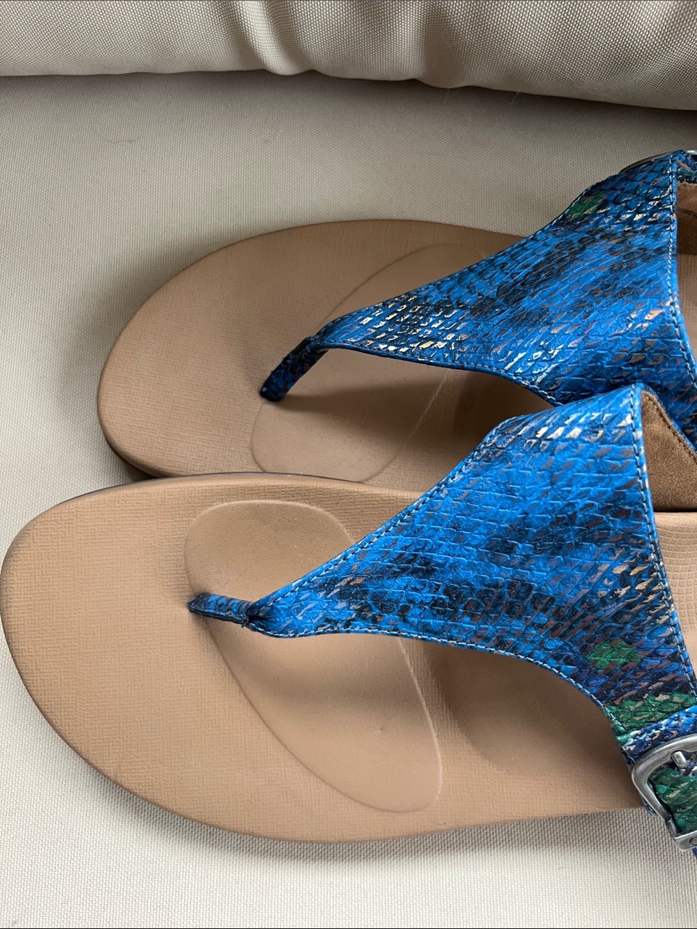 Aetrex Rita Women’s Toe-Post Sandal in Blue Faux-Snake Print - Picture 6 of 9